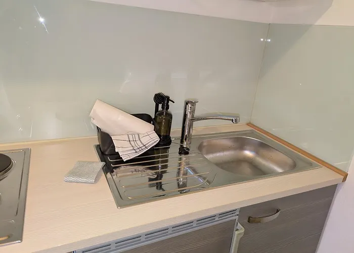 An Der Klosterkirche In Pansiyon *